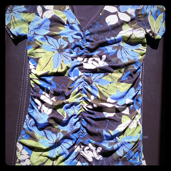 Tahari Tops - Price drop! Tamari ruched knit top